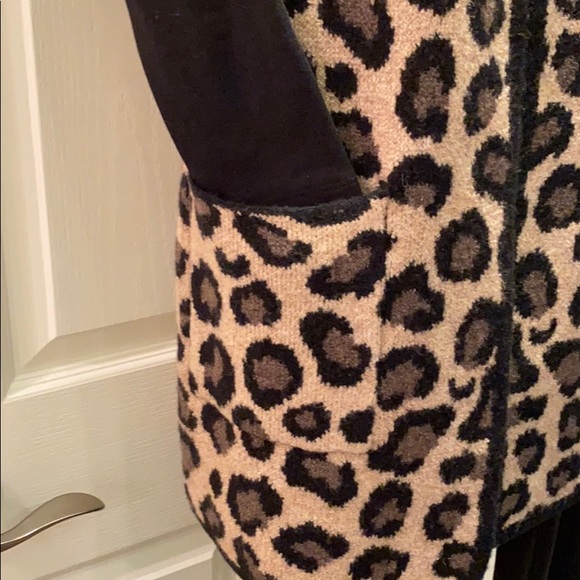 Animal print long vest with pockets and hood - Picture 2 of 6
